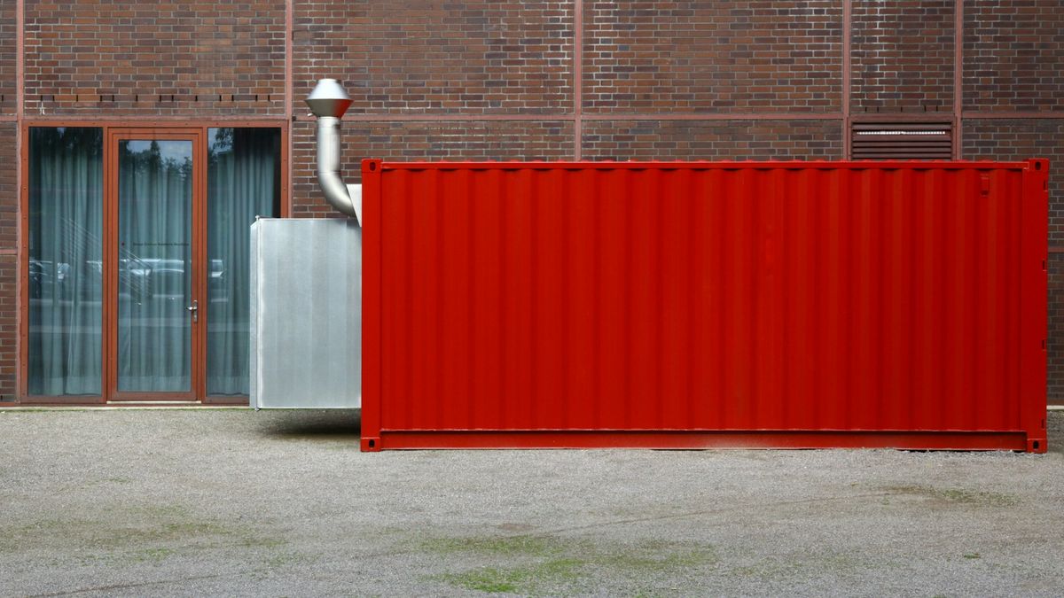 Bâtiment de bureaux modulaires installé sur une plateforme logistique